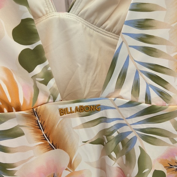 NWT Billabong island calling body’s one piece swimsuit. Size L. Beige floral - Picture 6 of 9